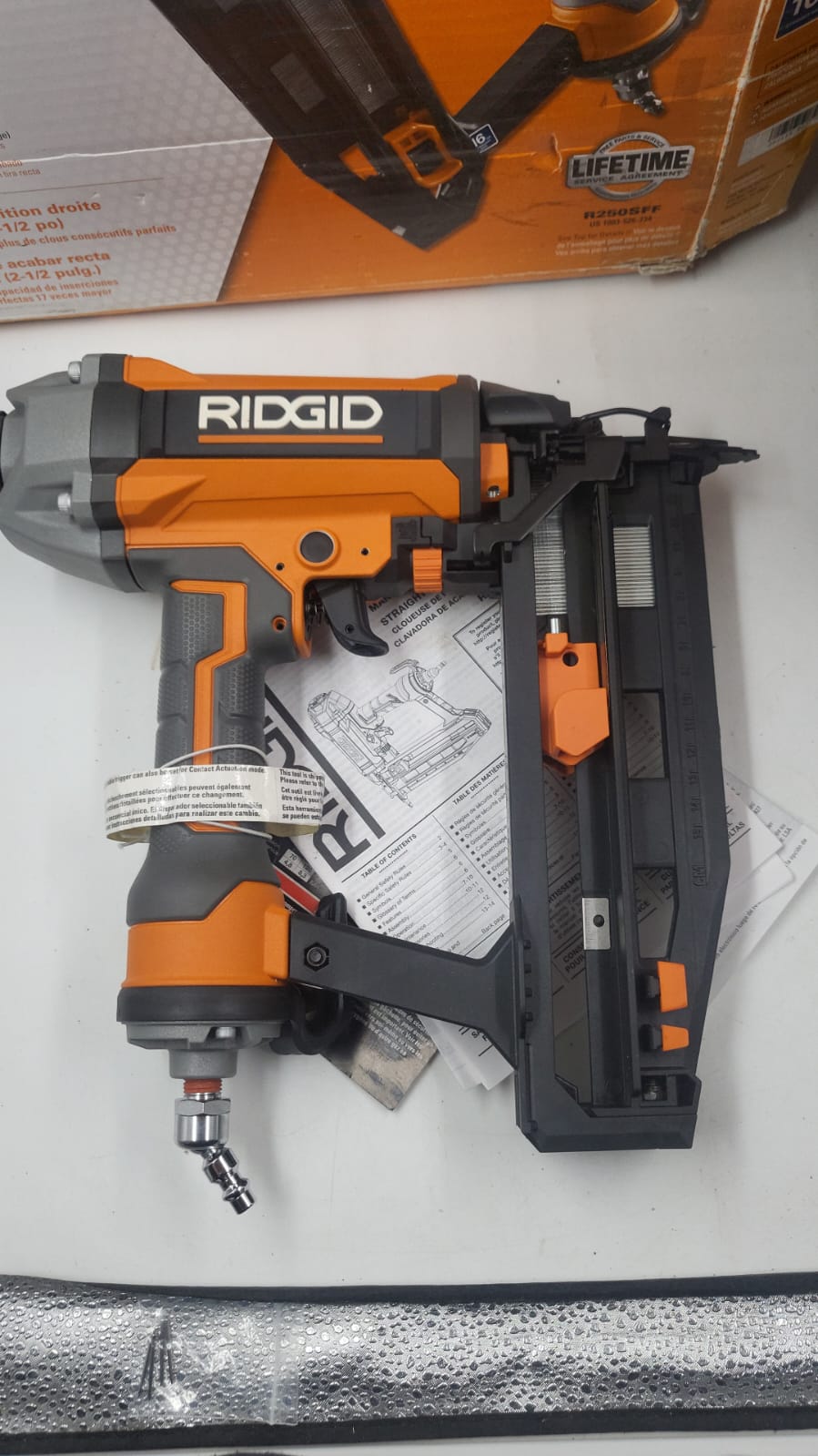 Clavadora neumática de acabado recto USADO RIDGID