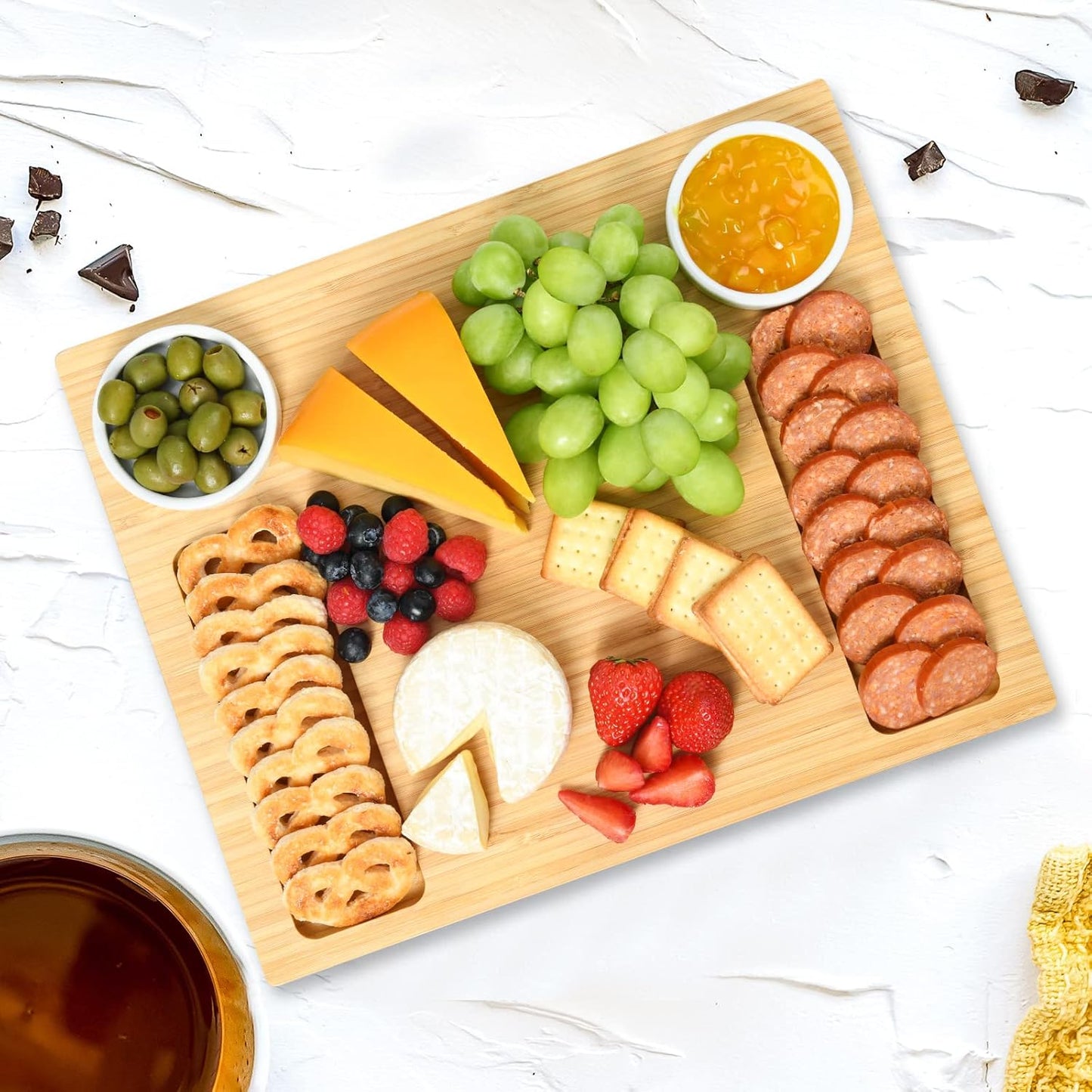 Tabla para quesos y charcutería, Abell, con 4 cuchillos y 2 cuencos.