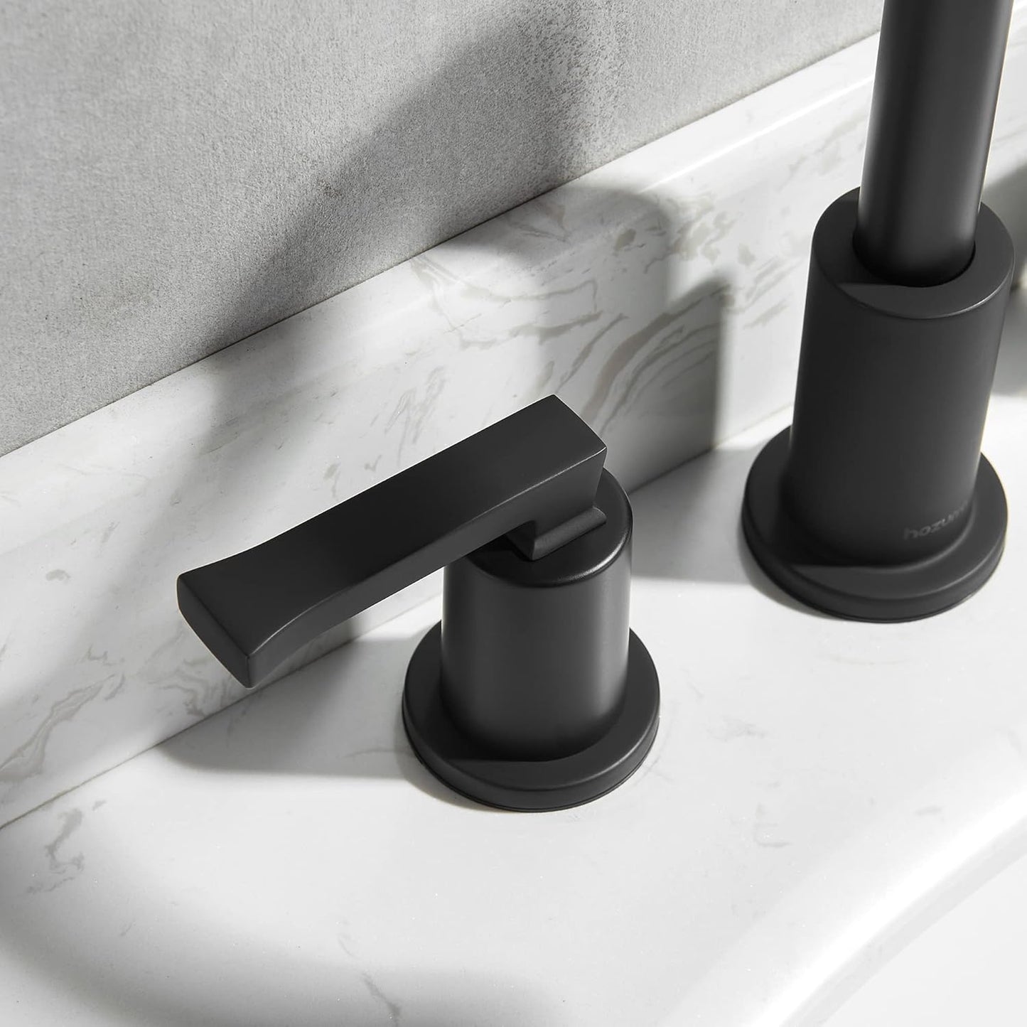 Grifo de baño de 8" de ancho, de dos manijas con desagüe emergente HOZURRA