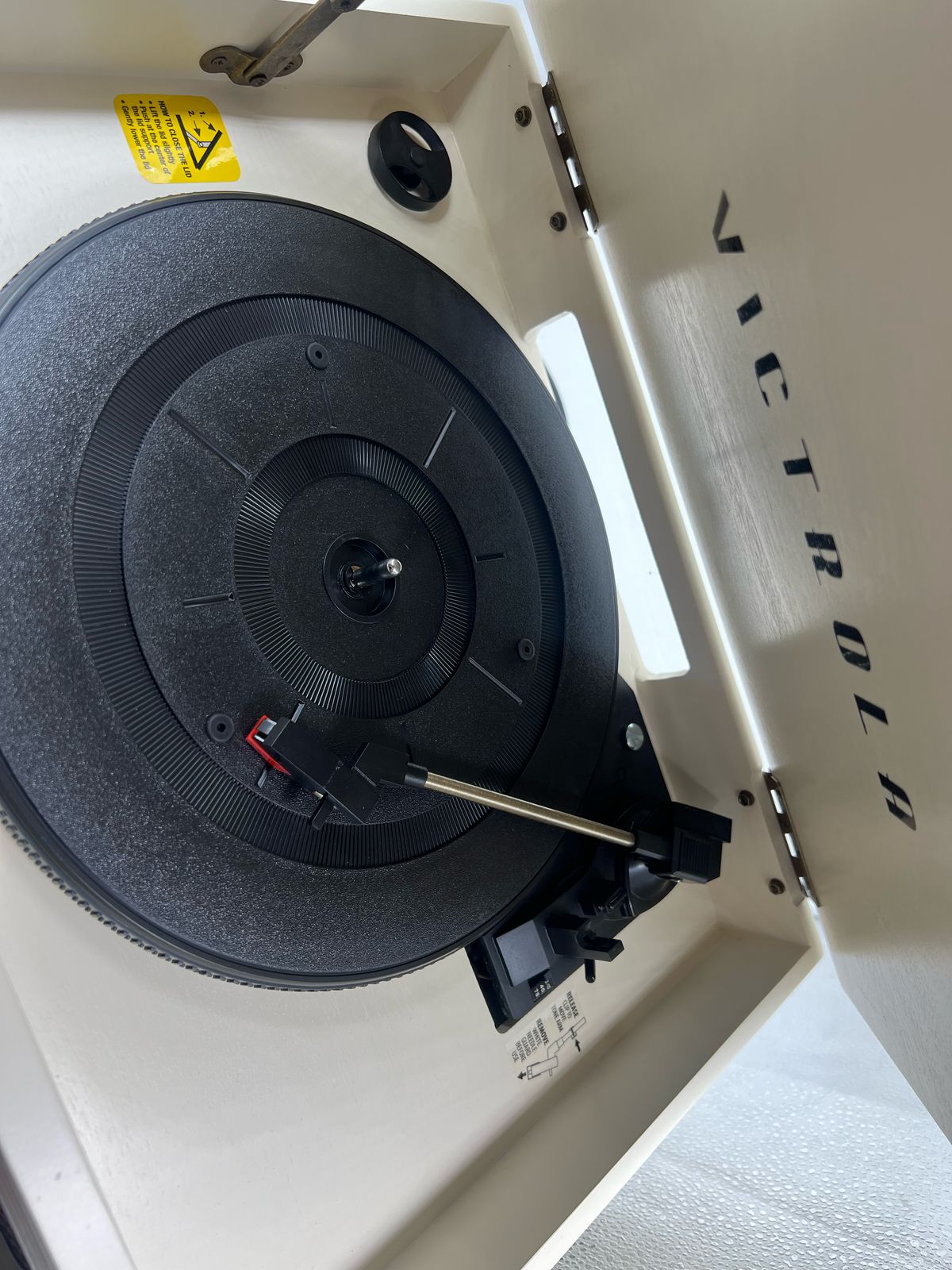 Victrola Reproductor de Discos Bluetooth clásico 8 en 1 (USADO)
