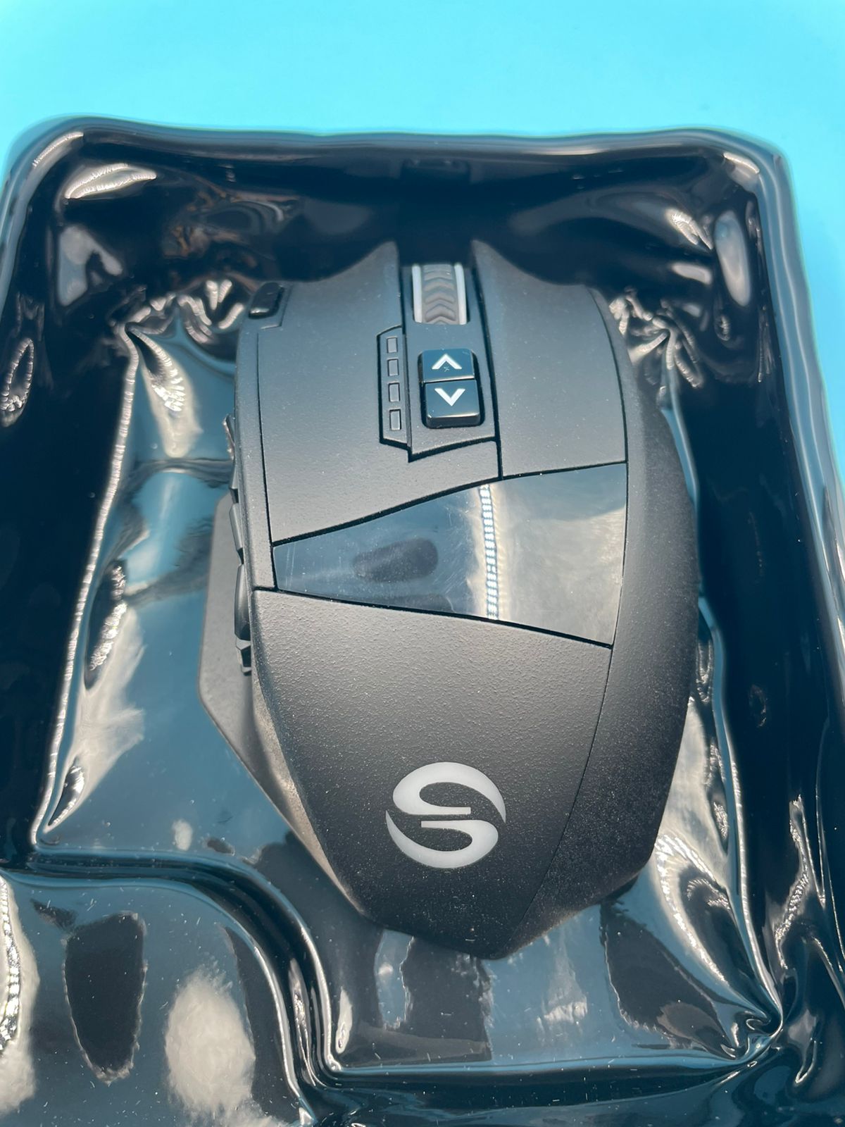 UtechSmart Venus Pro RGB Wireless MMO Gaming Mouse.