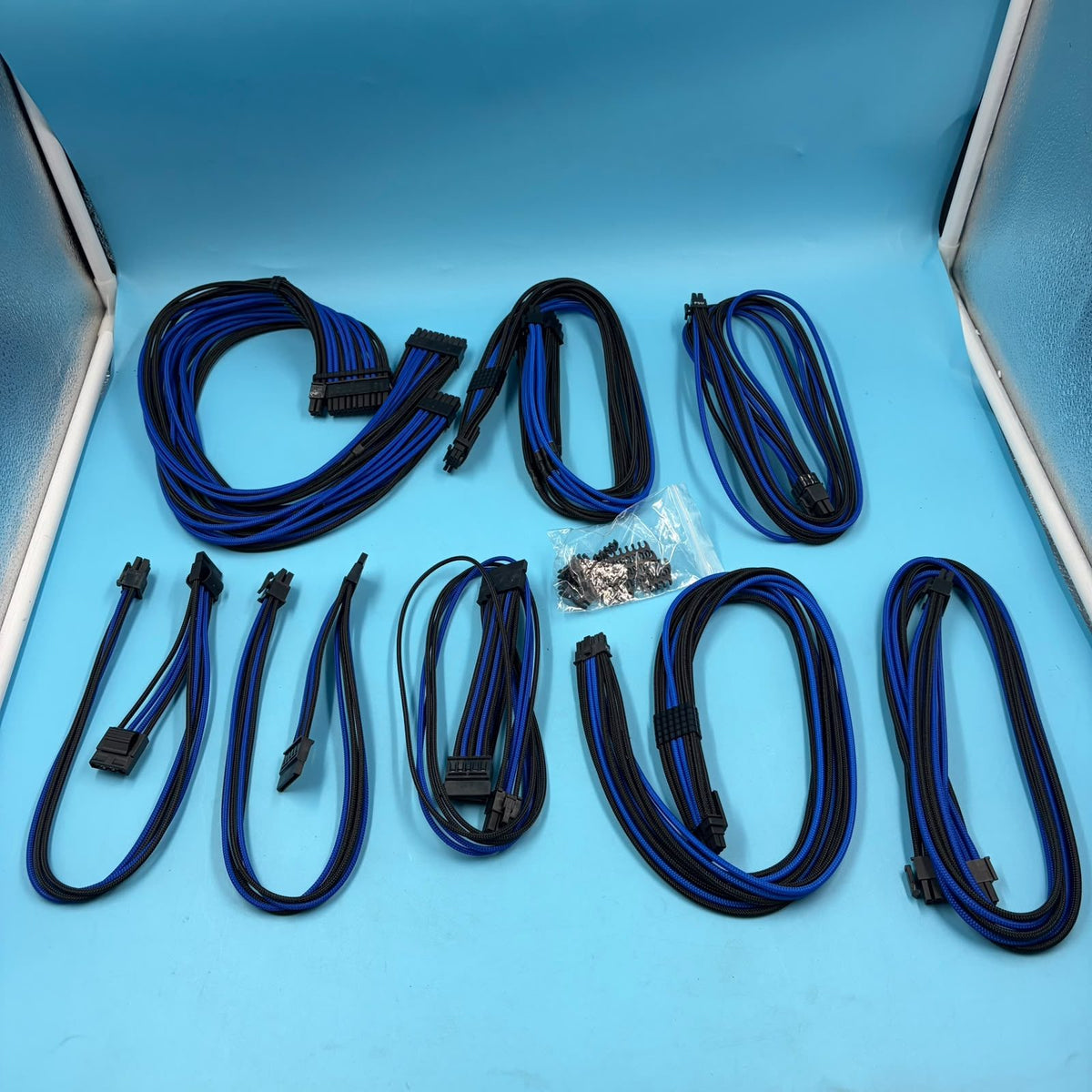 Kit de cables CableMod PRO ModMesh negro con azul para fuente de poder ASUS y Seasonic — vista 4