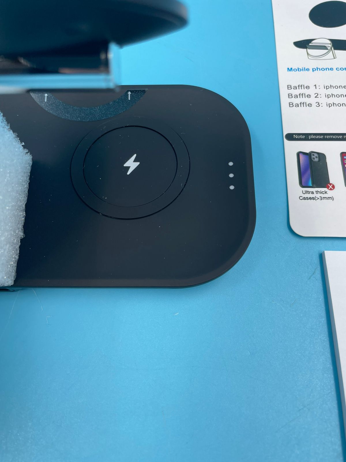 Estación de carga inalámbrica magnética para iPhone 3 en 1 .