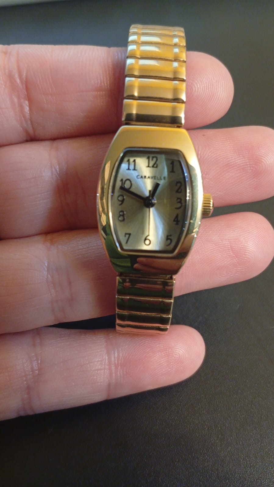 Reloj para mujer, banda de expansión, Caravelle by Bulova.(USADO)