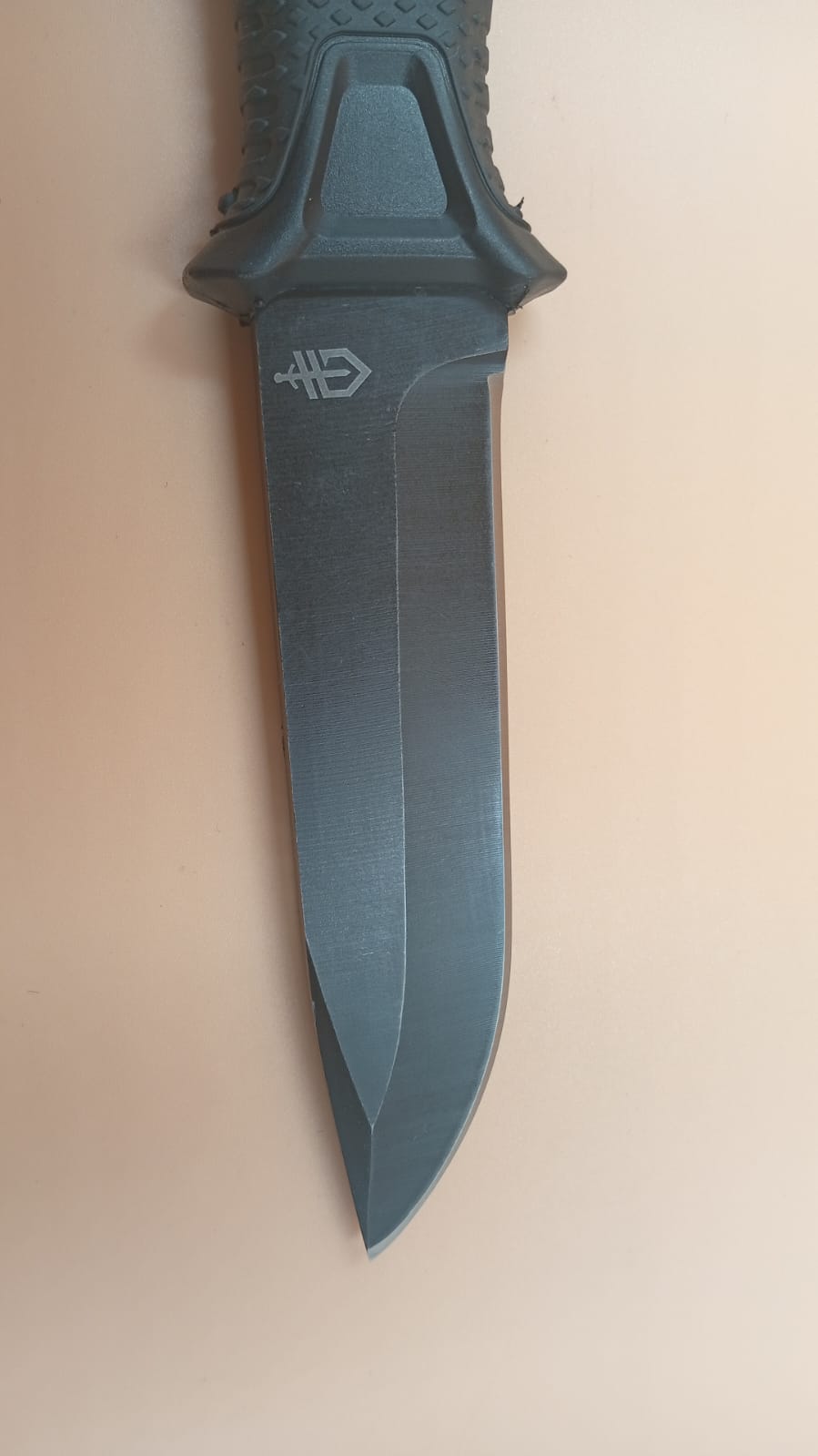 Cuchillo de hoja fija Gerber StrongArm, filo fino, (DETALLE)