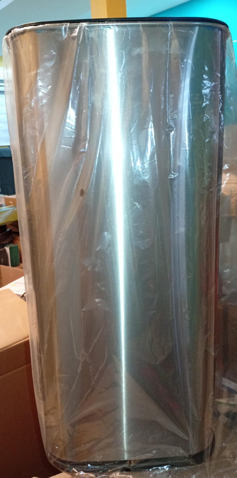 Basurero automático de 13 galones, Acero inoxidable, Insignia.(USADO).