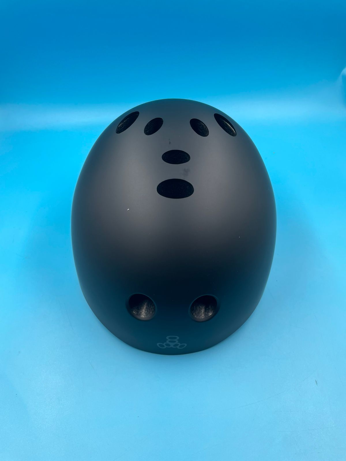 Casco Triple 8 rainbow ,color negro unisex.