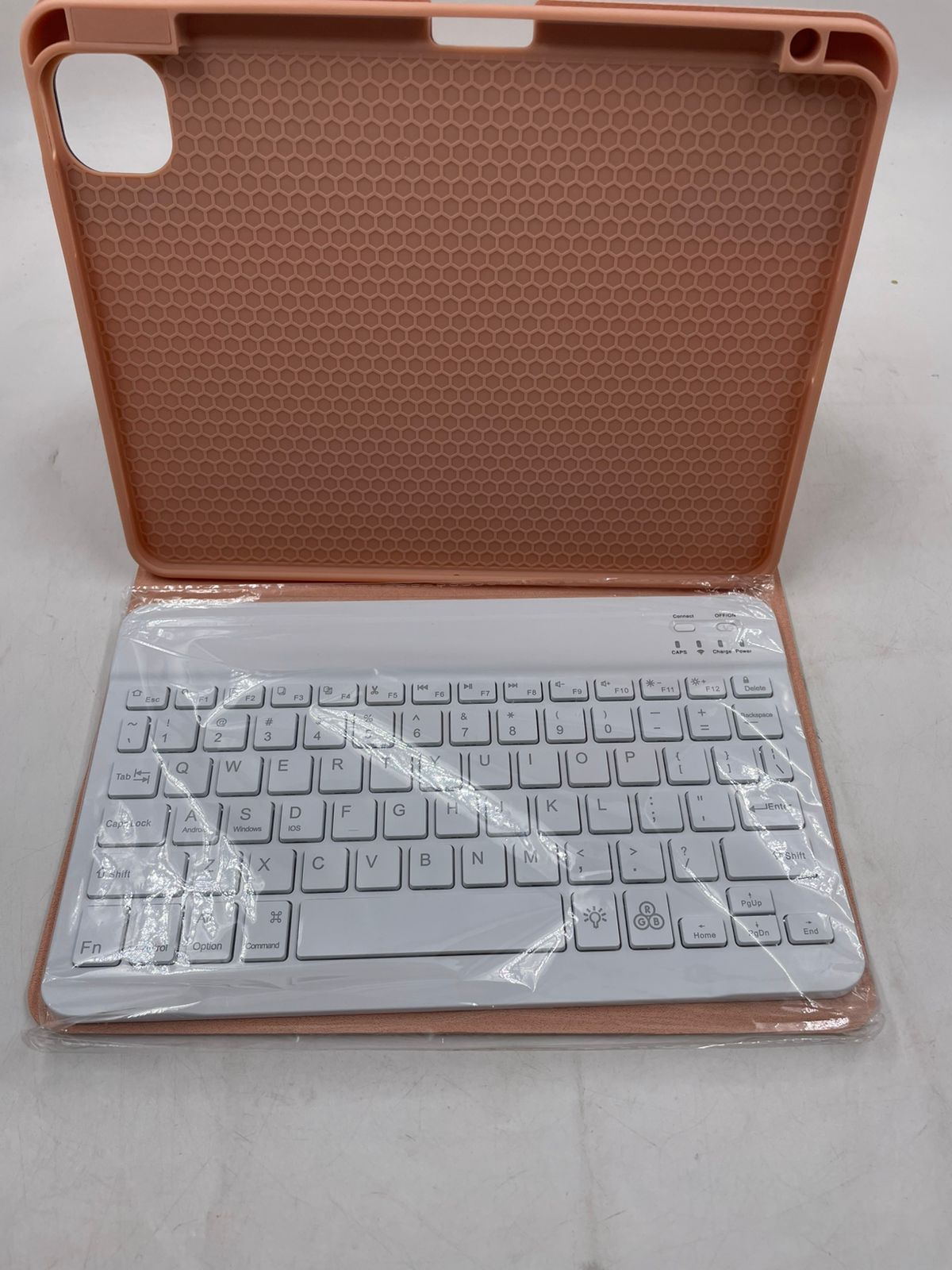 FUNDA PARA IPAD ROSA DE 11 PULGADAS, CON TECLADO.