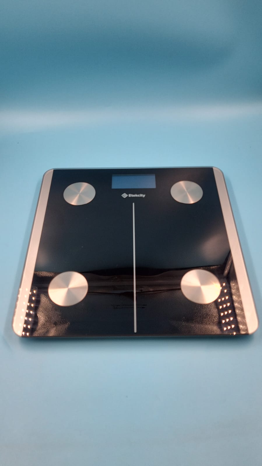 Etekcity Báscula digital de peso corporal, analizador de grasa corporal recargable. usado