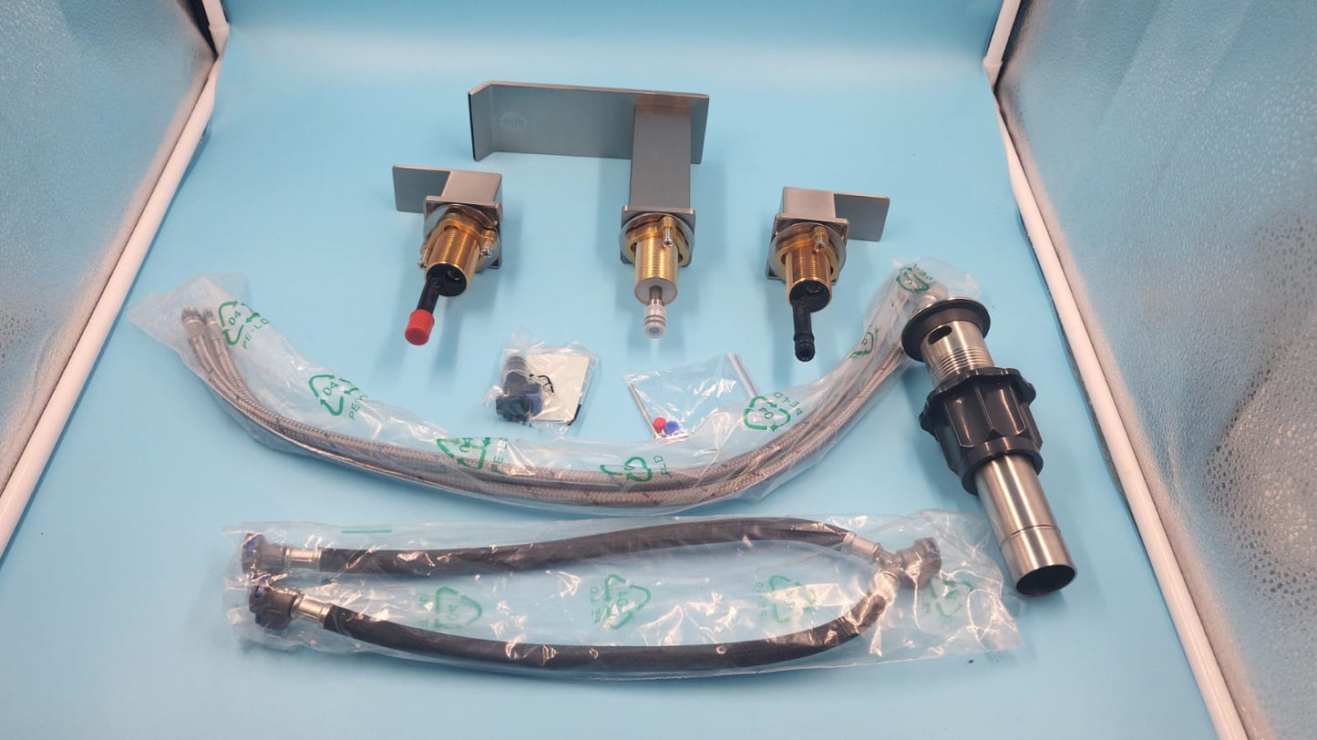 Llave de baño de níquel cepillado generalizado de 3 agujeros, 2 asas.