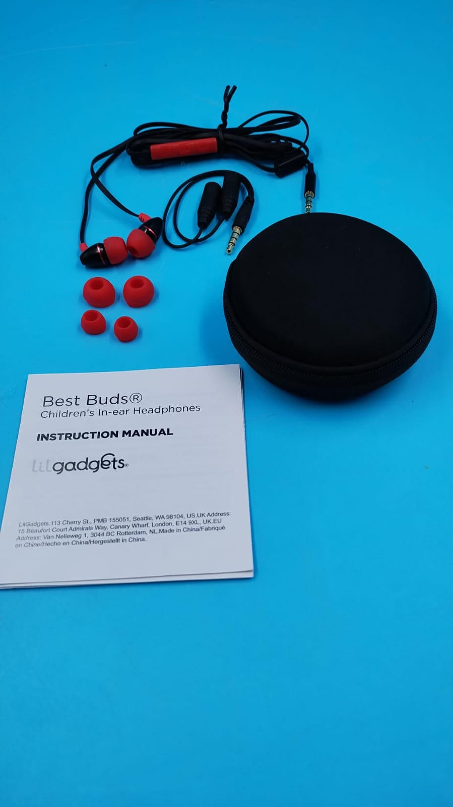 Auriculares intrauditivos, micrófono y volumen limitado para niños.