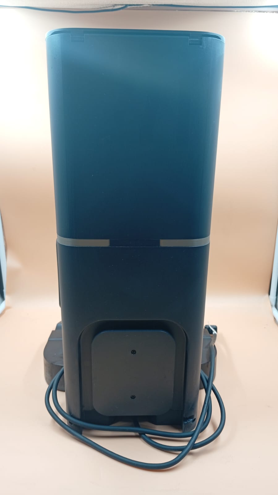 Robot Aspirador con eliminación automática de Suciedad.USADA