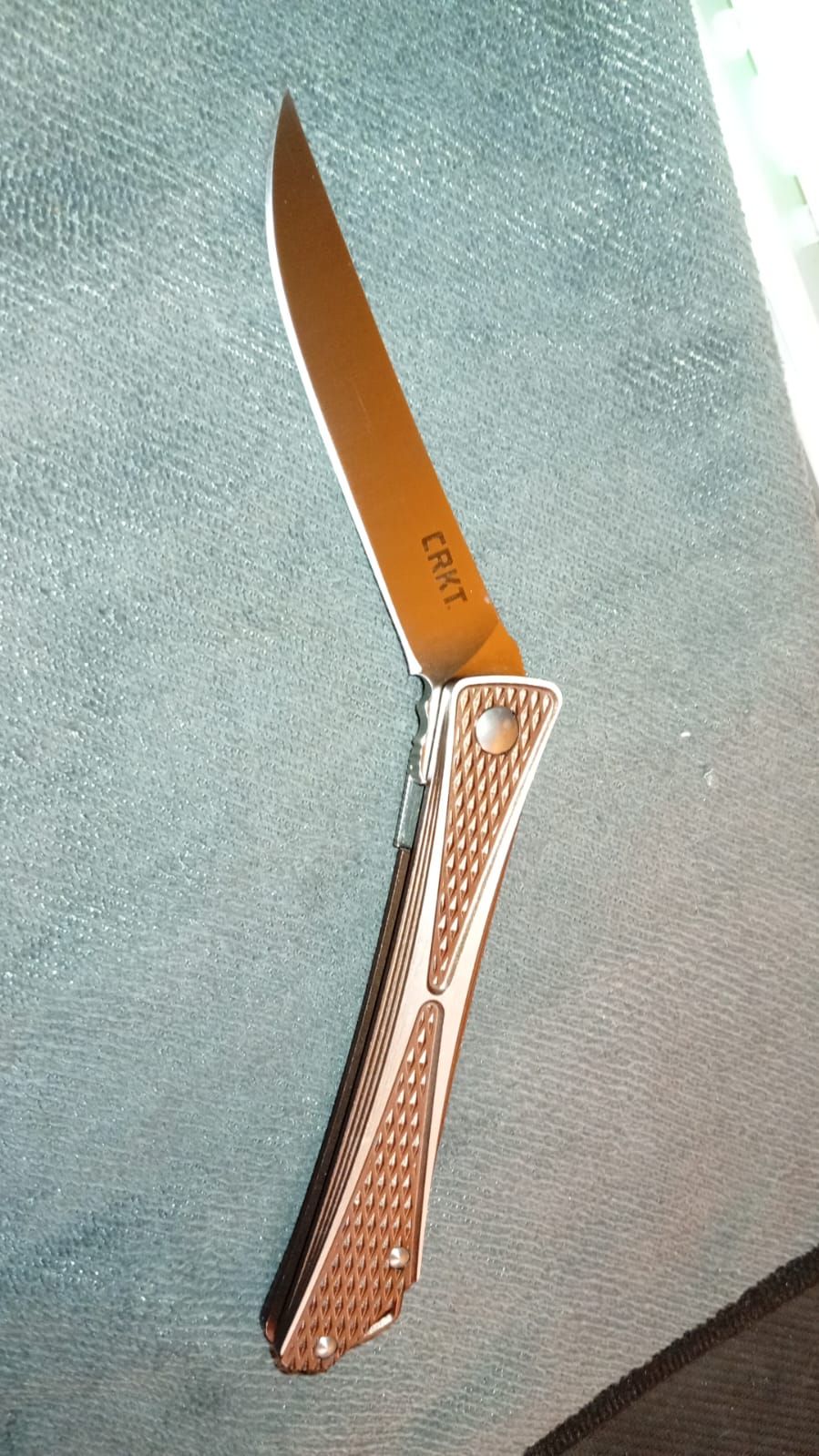 Cuchillo de bolsillo plegable, CRKT Crossbones EDC, aluminio.