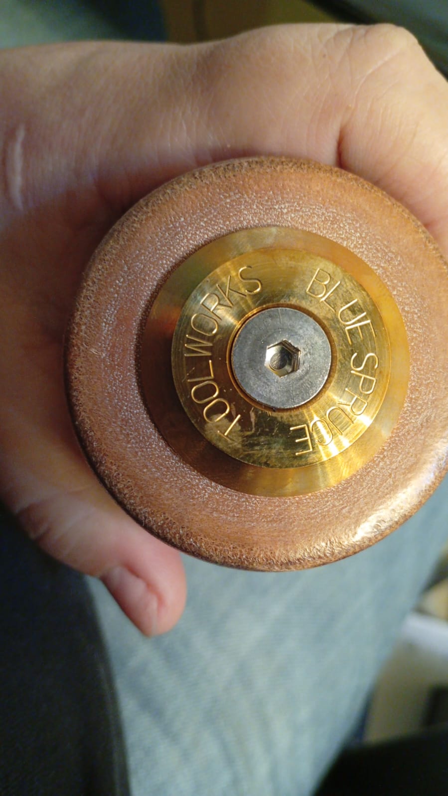 Mazo de montaje, cuero vacuno 100% genuino, mango abeto azul.