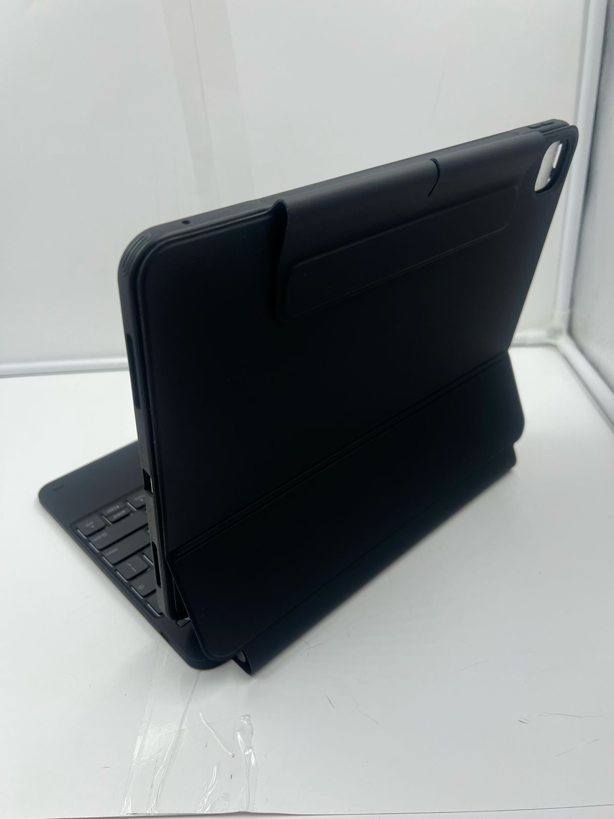 ESR - Funda para iPad Pro 13" soporte magnético OPENBOX