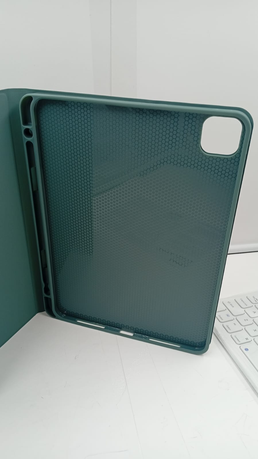 Funda con teclado para iPad Pro de 11", Bluetooth, Recargable.