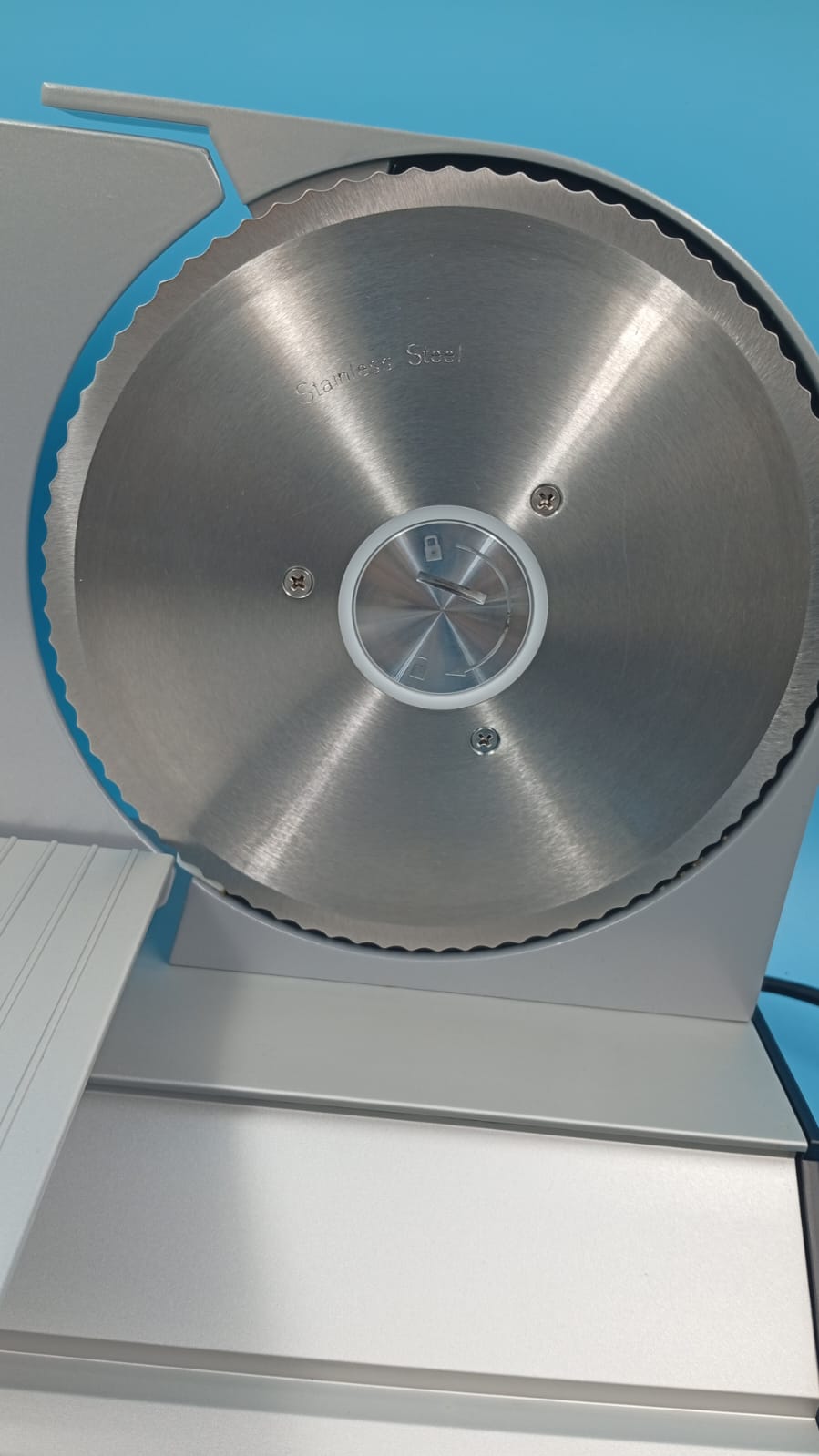 Máquina Electrica Cortadora de Carne, 200W, Uso Doméstico (USADO).