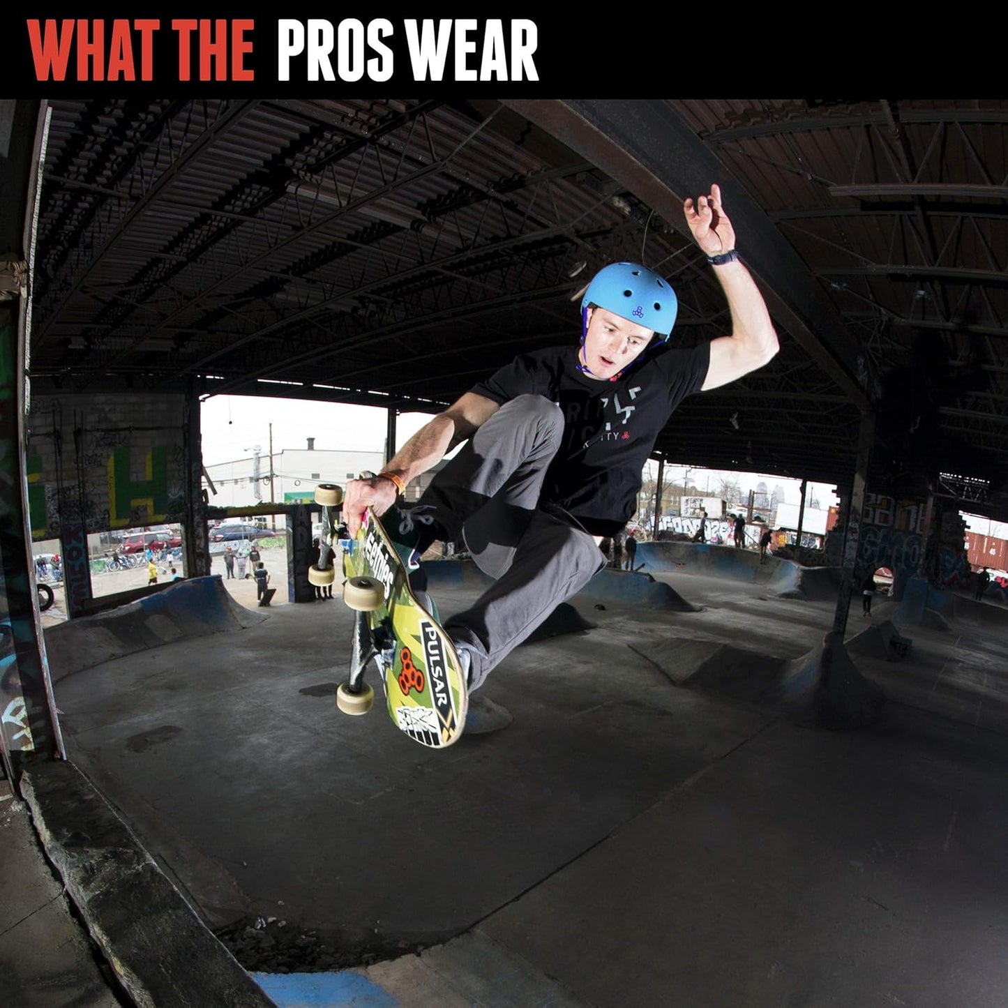 Casco Triple 8 rainbow ,color negro unisex.