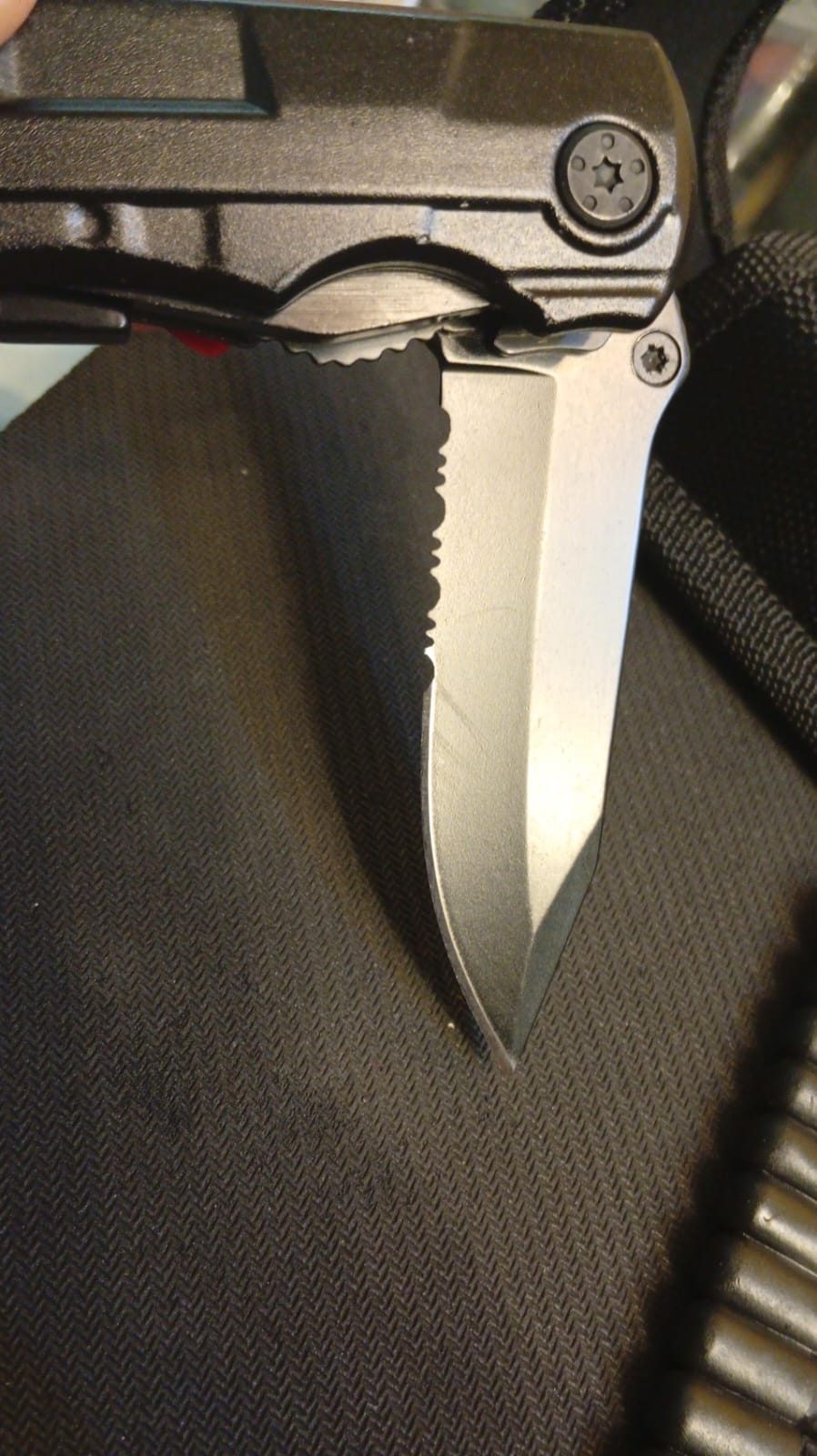 Cuchillo de bolsillo, multiherramienta, con destornilladores.(USADO)