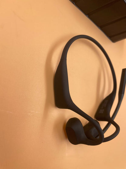 LEVN - Auriculares de oído abierto con micrófono.(USADOS)