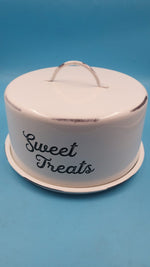 Cubre pastel blanco esmaltado AuldHome con tapa domo y texto sweet treats — vista 4