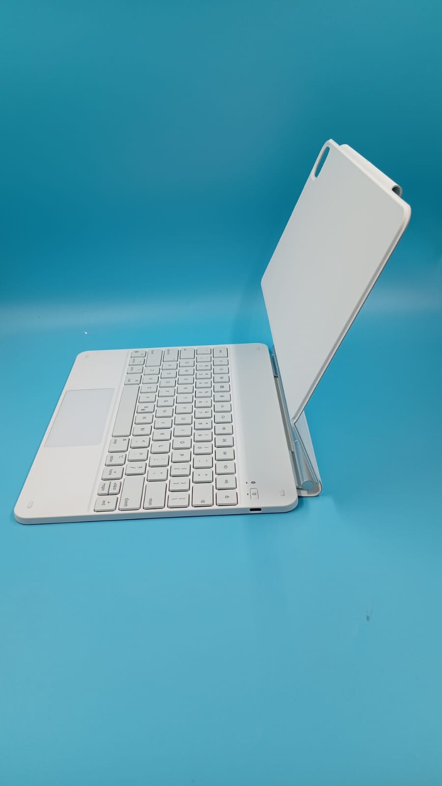 Funda con teclado para iPad Pro de 13", ESR Rebound 360 Series.