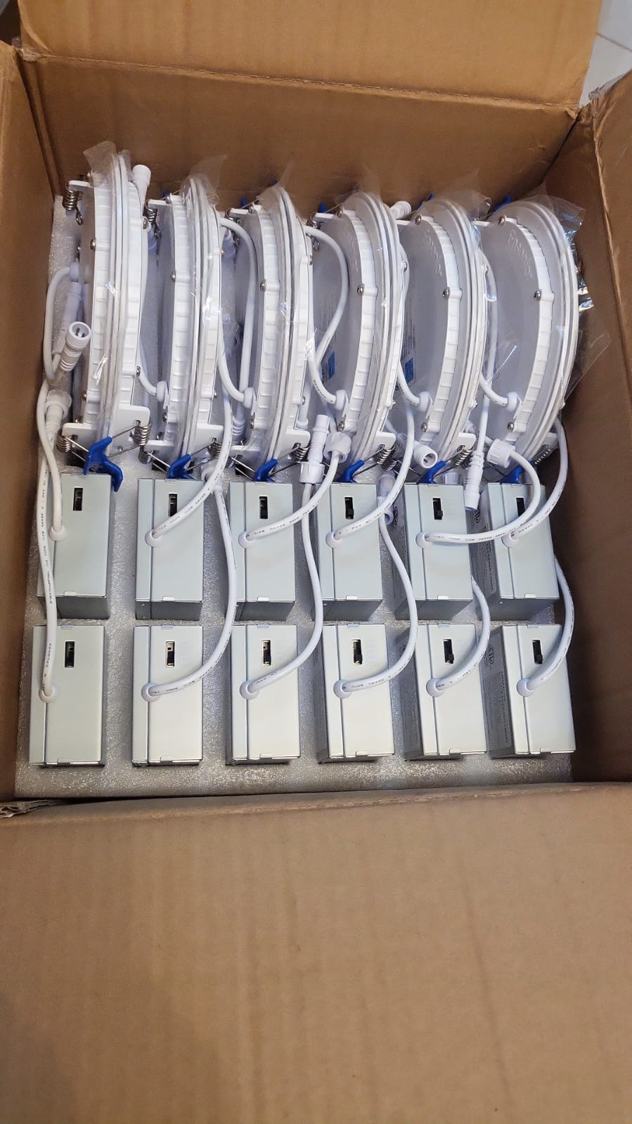 Luces LED empotrables de 6", regulable, 2700K-5000K 5CCT. 12 PACK . ENSENIOR