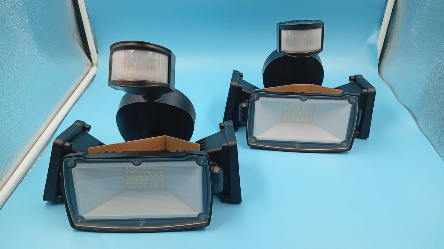 Paquete de 2 luces LED con sensor de movimiento para exteriores.