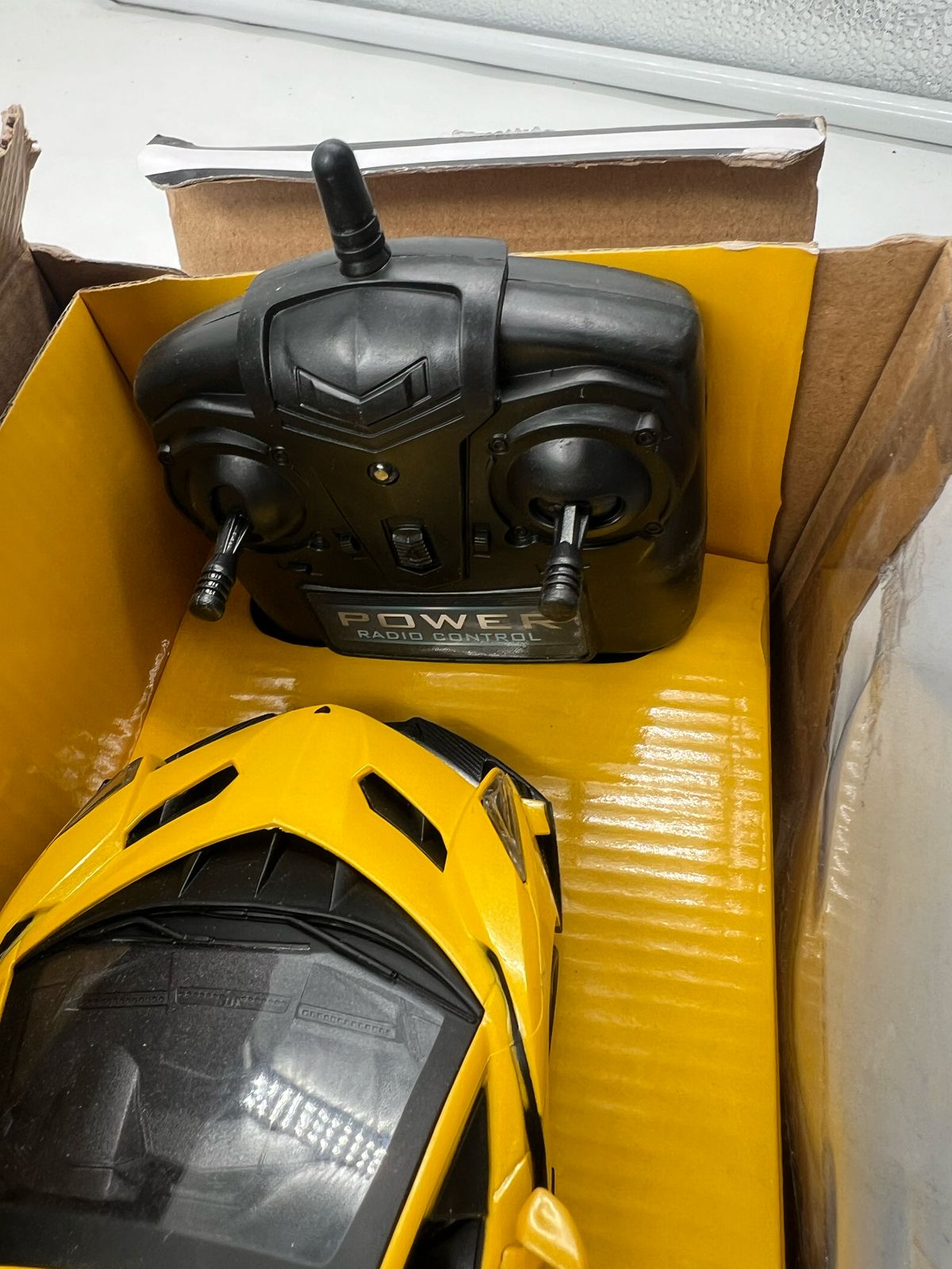 Lamborghini de juguete escala 1:24 (USADO)