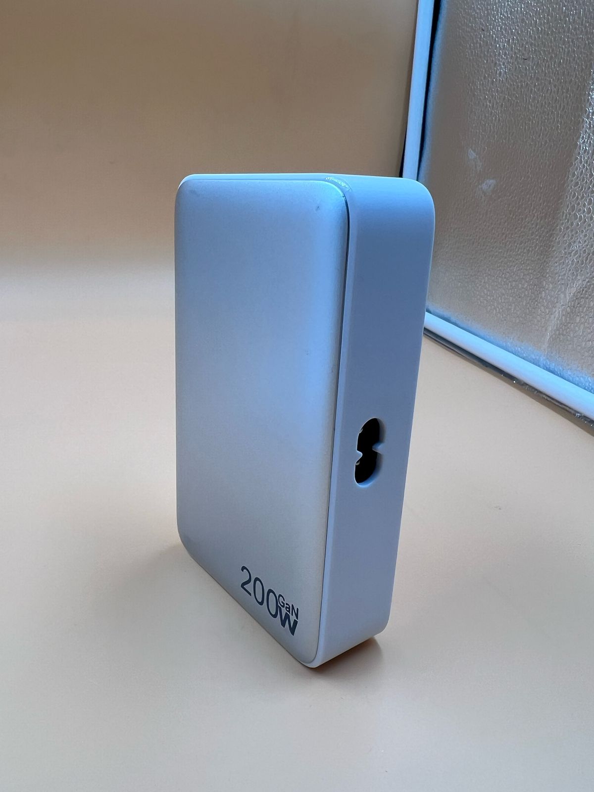 Cargador USB C de 200 W adaptador GKUTW (USADO)