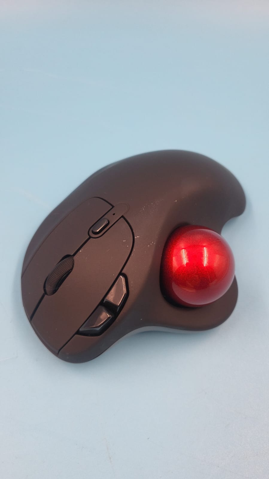 Mouse inalámbrico Trackball, ergonómico recargable Nulea M501. usado