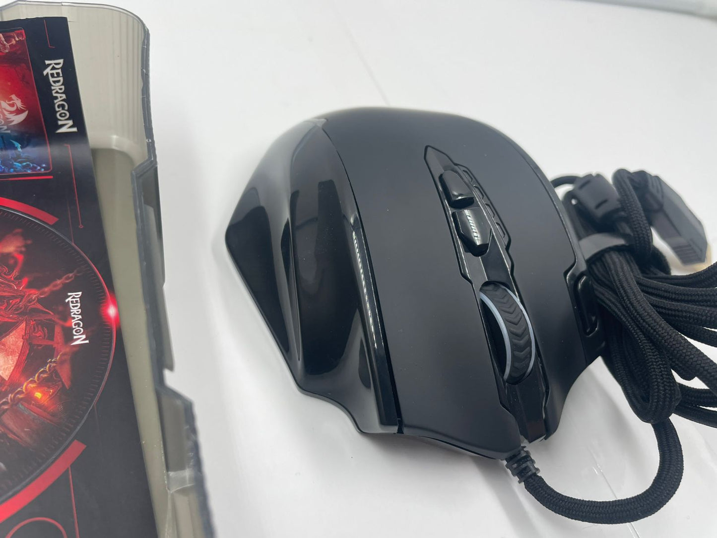 Ratón Redragon Impact RGB LED MMO con botones laterales.(USADO)