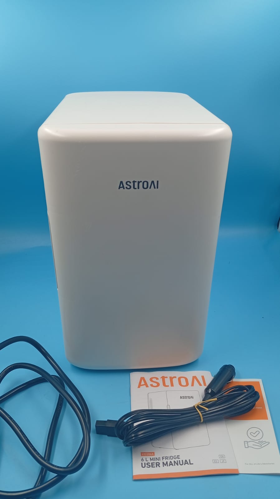 Mini Refrigerador, AstroAI de 6 Litros, cap. 8 Latas, (USADO).