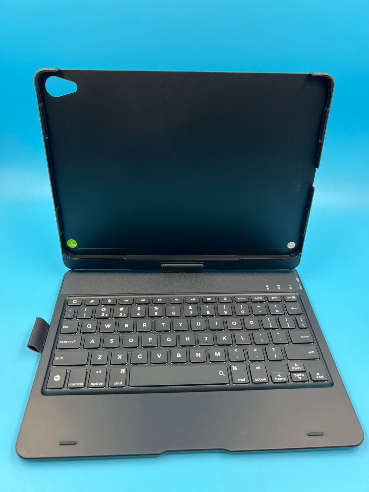 Funda con teclado Typecase para iPad Pro 11 (negra)