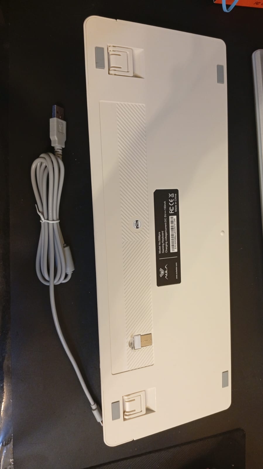 Teclado para juegos AULA S99 Pro, visualización y perilla multimedia.