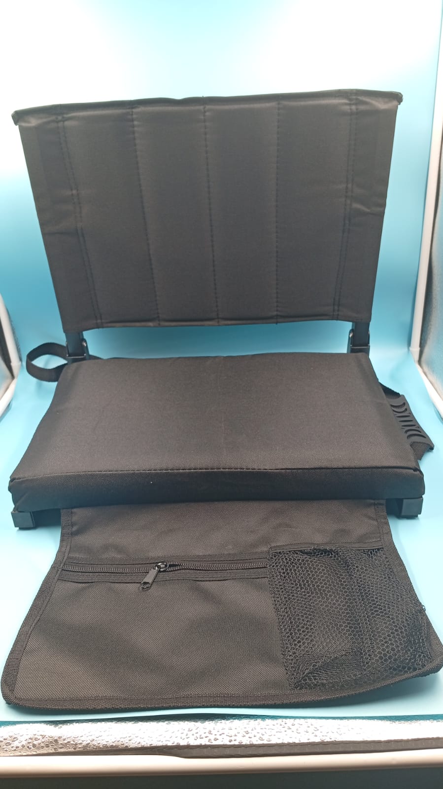 Asientos de estadio para gradas con soporte trasero y cojín.