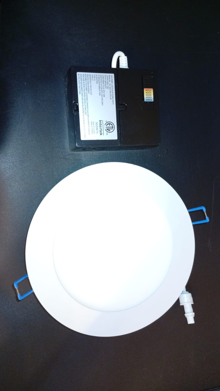 Paquete de 24 luces LED, empotrables de 6", ultradelgadas, Sunco.