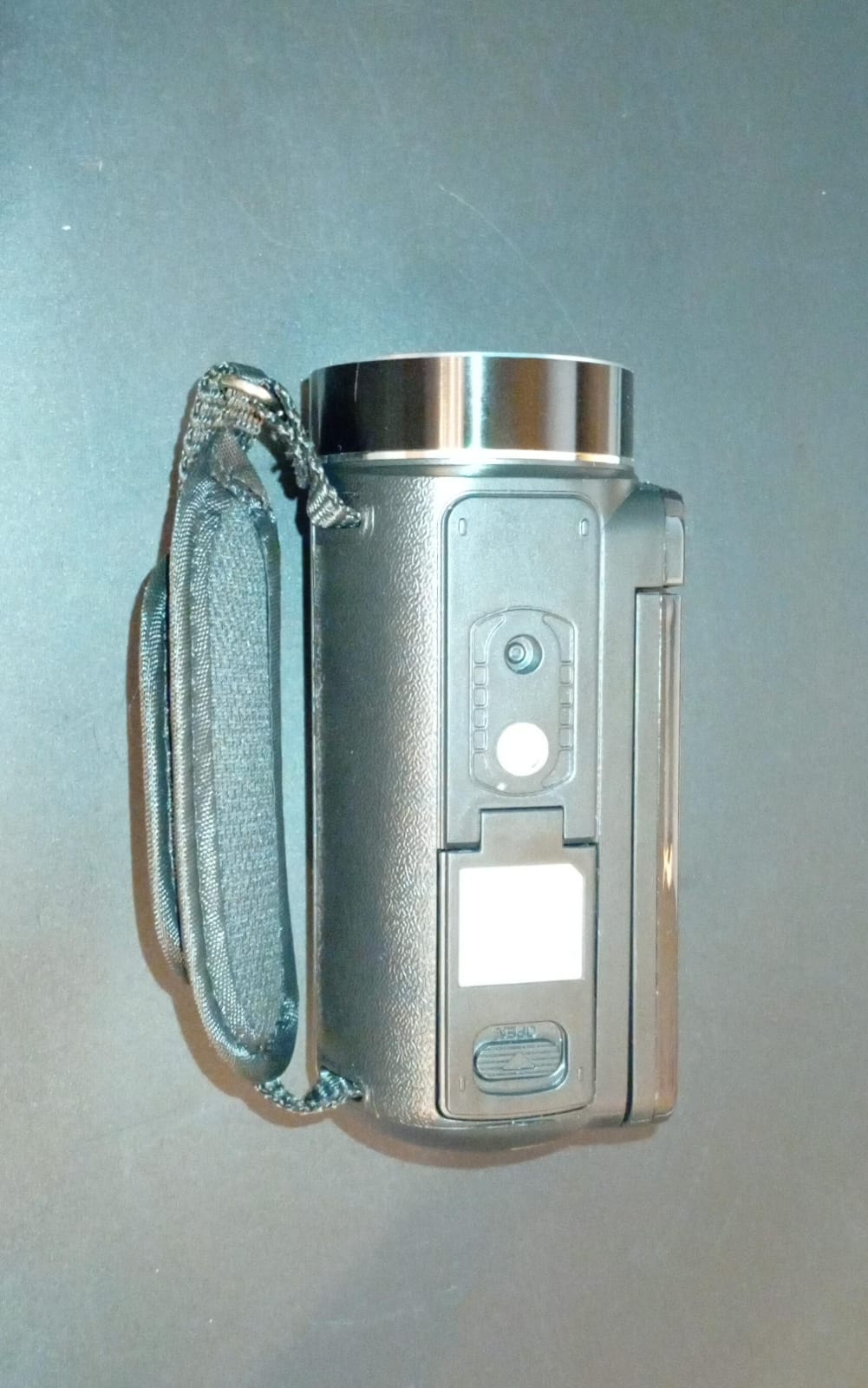 Cámara de video digital 2.7K, 48 MP, zoom digital 16X, panel táctil.