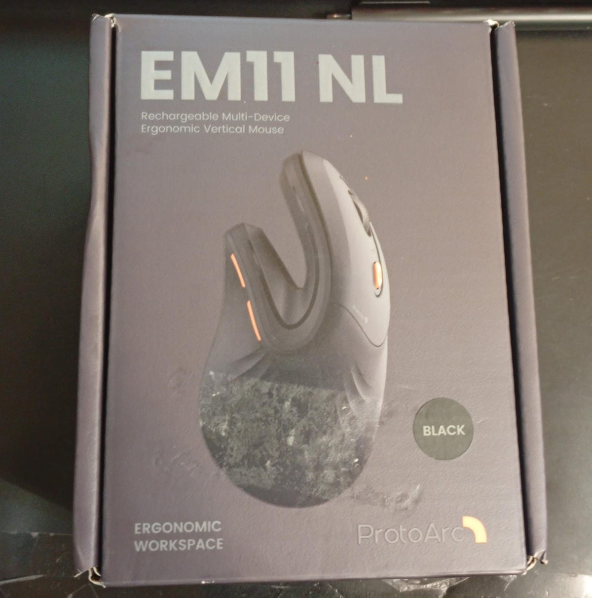 Mouse vertical ergonómico ProtoArc EM11 NL negro con cable de carga — vista 2
