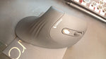 Mouse vertical ergonómico ProtoArc EM11 NL negro con cable de carga — vista 5