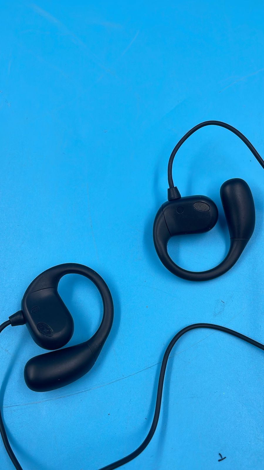 Joysico - Auriculares con cable de oreja abierta con micrófono.