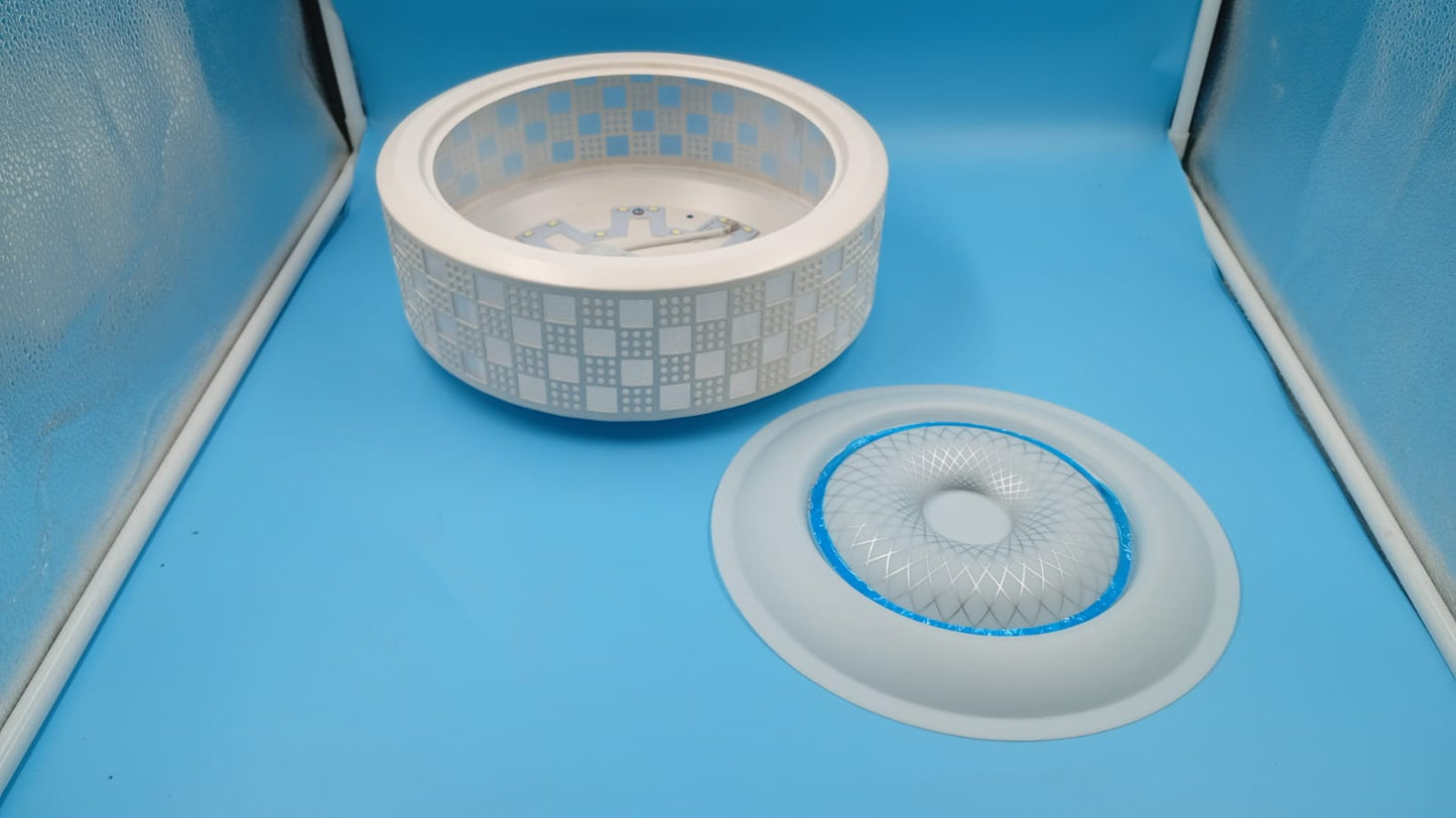 Lámpara de Techo LED, cuerpo metalico, labrado y ligero.