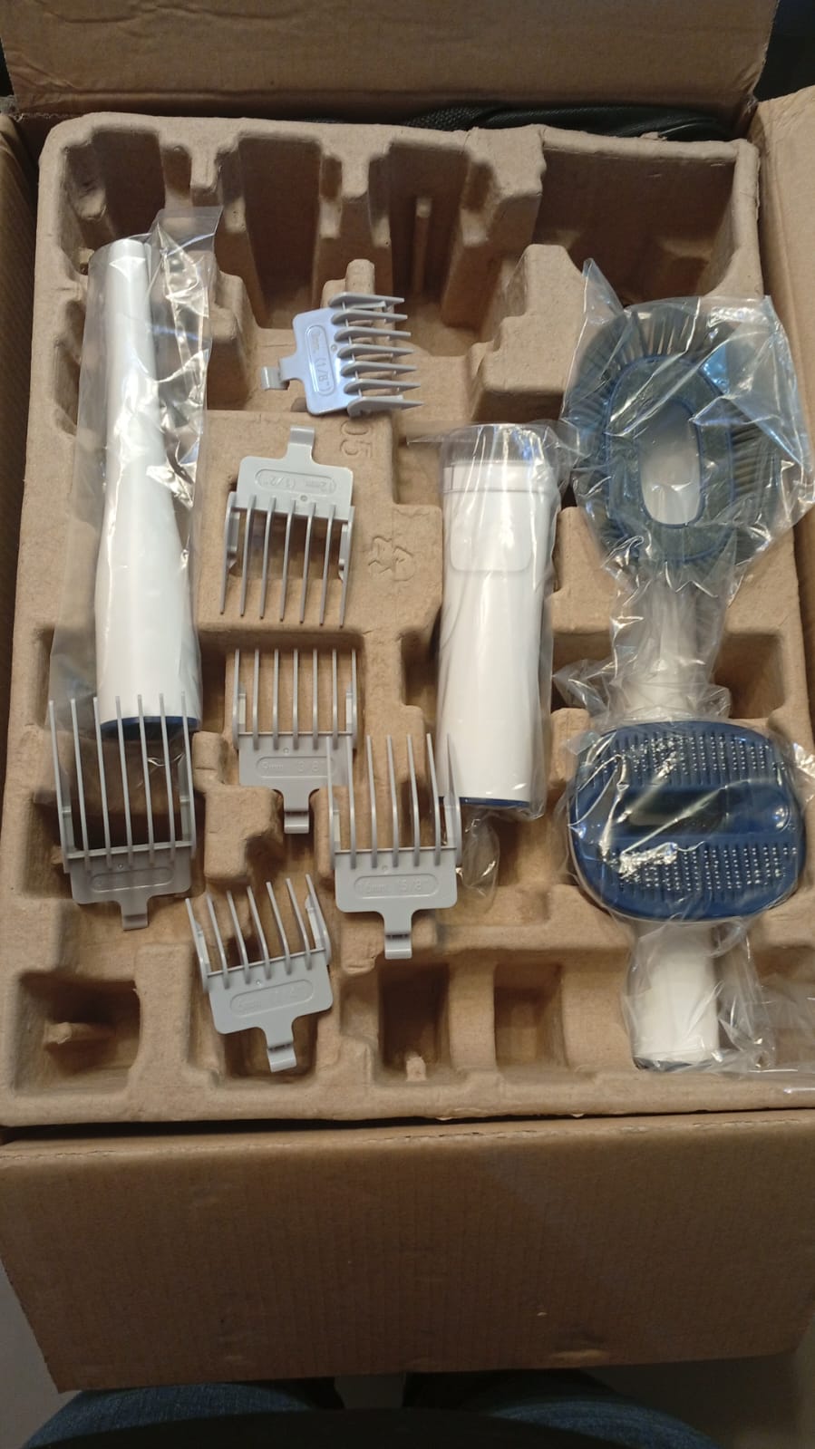 Kit de aseo para mascotas con aspiradora, (2 L), 5 herramientas.