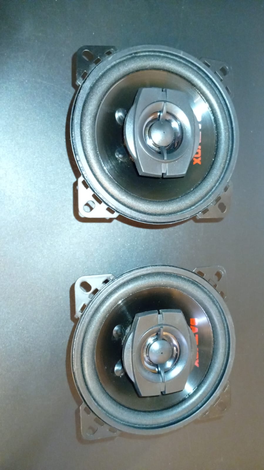 Altavoces coaxiales para audio de coche, con parrilla extraíble.