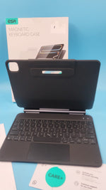Funda Con Teclado ESR Para iPad Air 11 M3 Magnética Caja Abierta