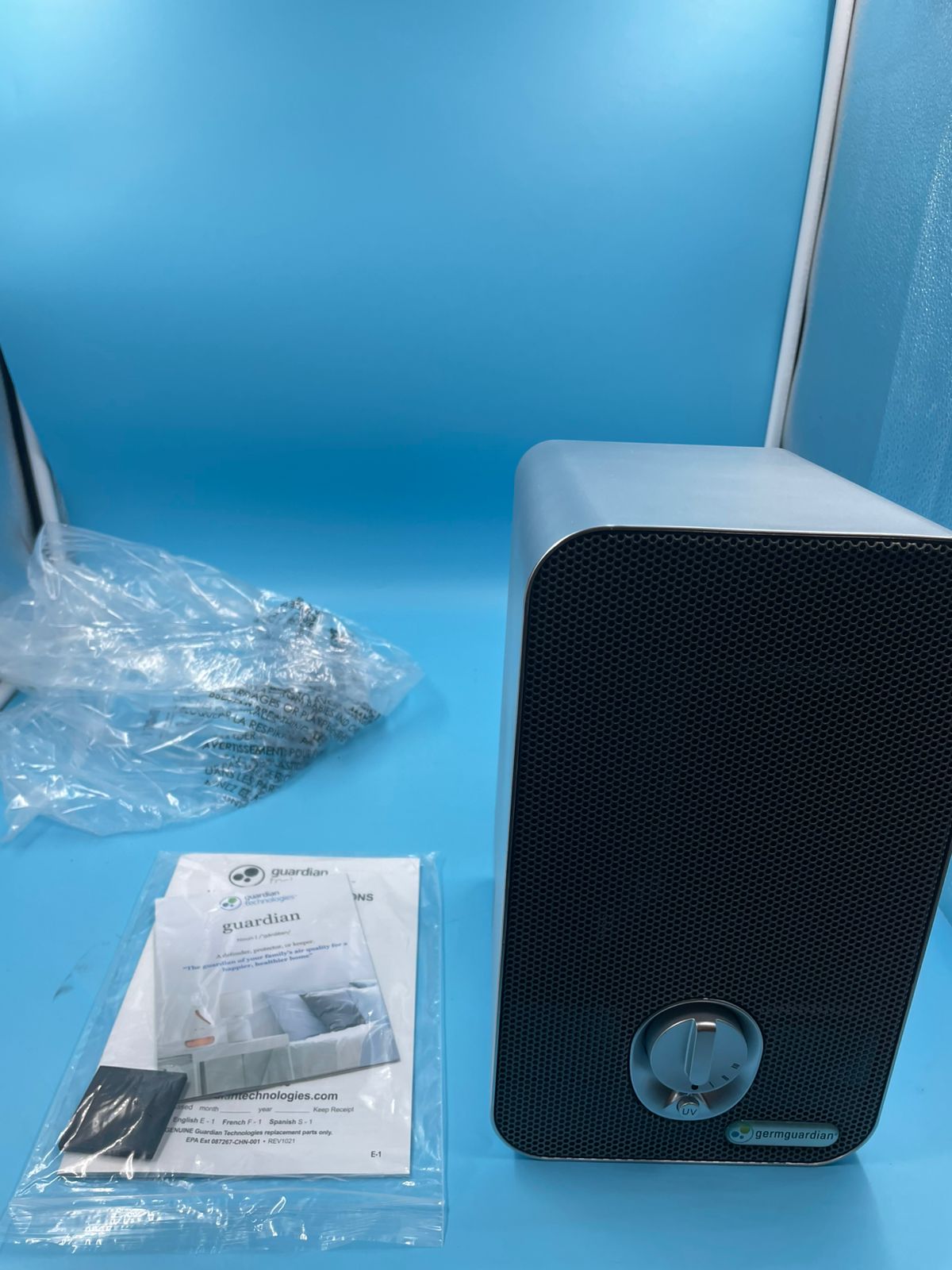 Sistema purificador de aire HEPA 3 en 1 GermGuardian AC4100.