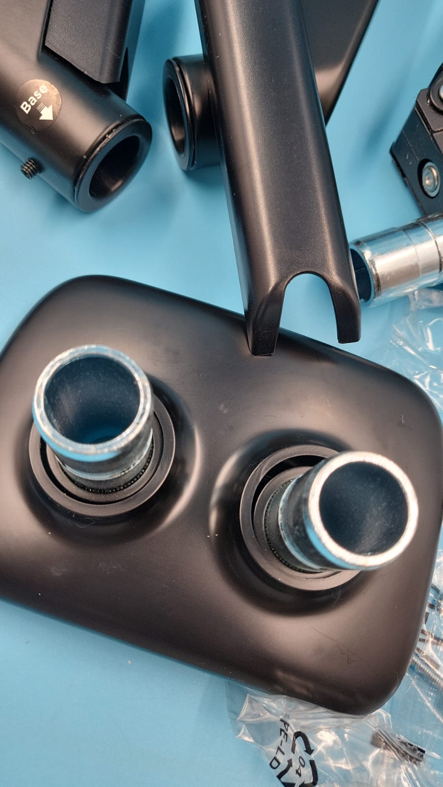 Mountup Soporte de monitor dual ajustable con resorte de gas. USADO