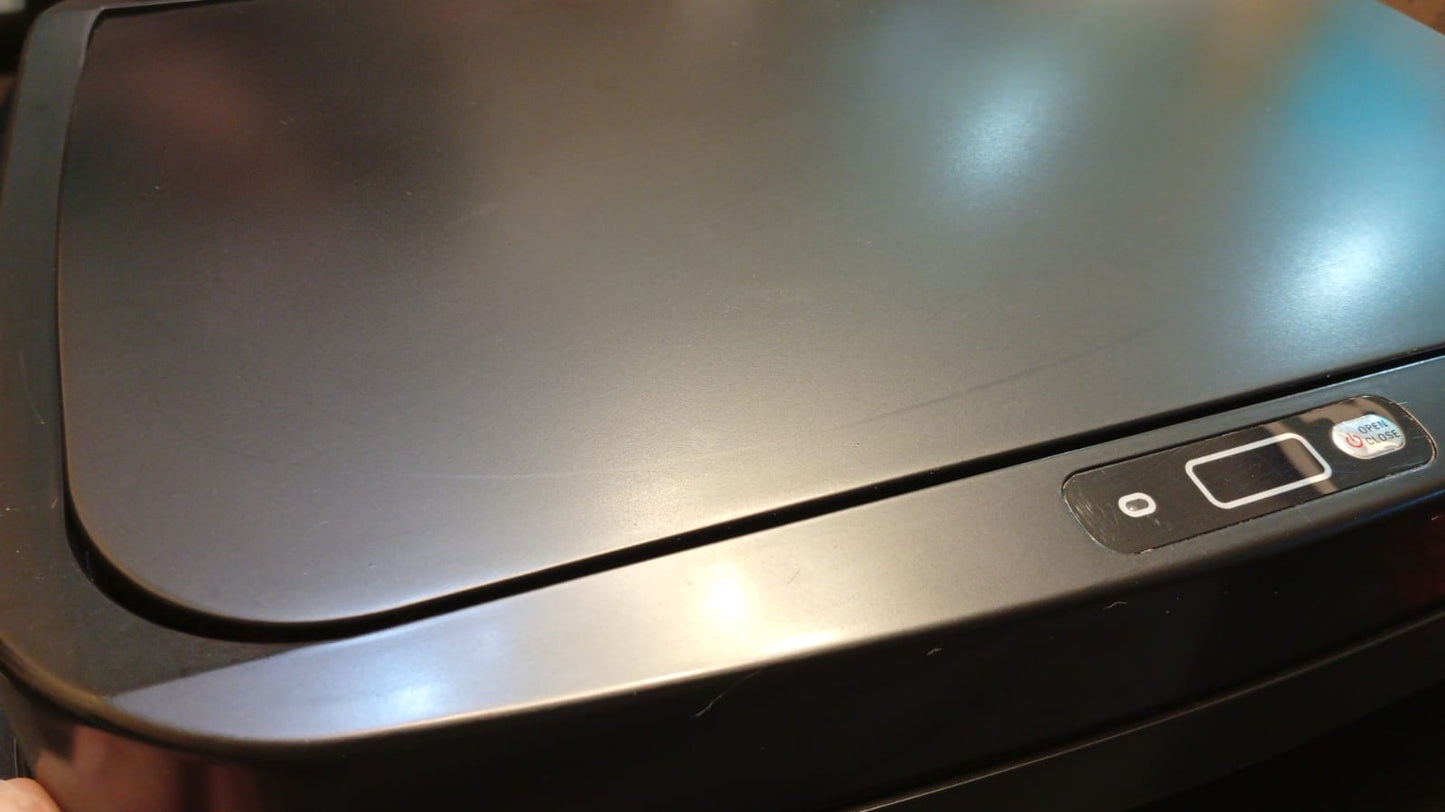 Basurero automático de 13 galones, Acero inoxidable, Insignia.(USADO).