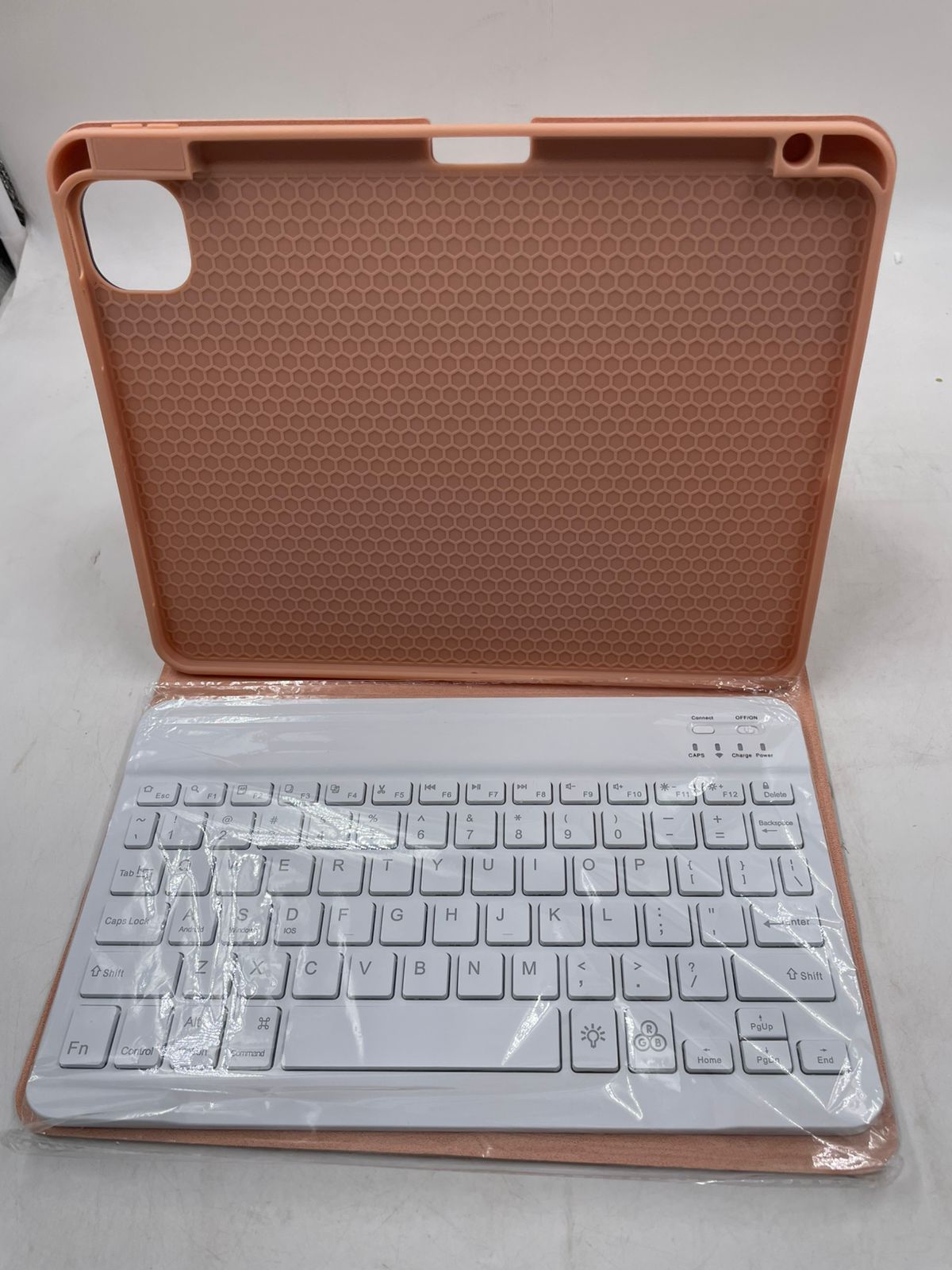 FUNDA PARA IPAD ROSA DE 11 PULGADAS, CON TECLADO.