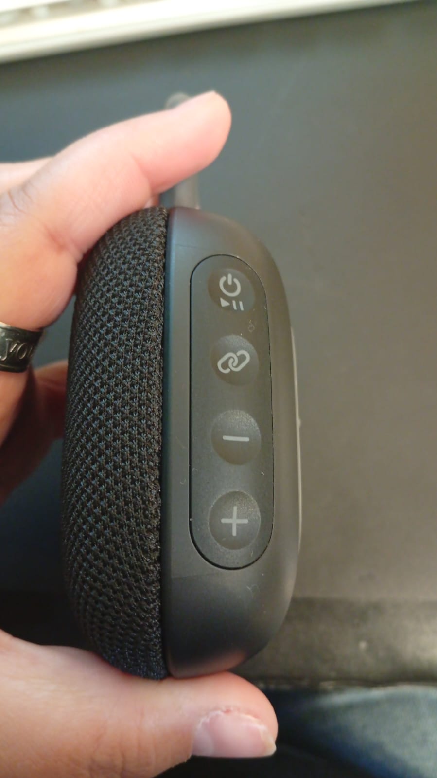 Altavoz Bluetooth portátil con mosquetón ajustable, TOZO PE1